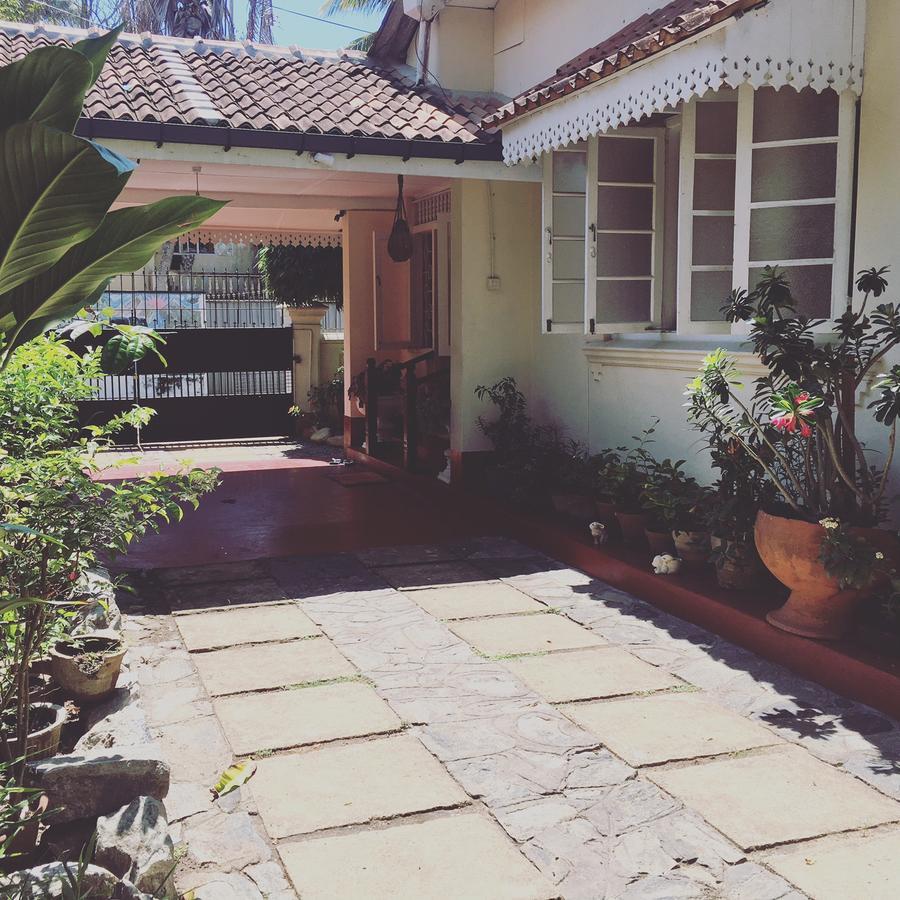 Charming Homestay By The Beach Dehiwala-Mount Lavinia Ngoại thất bức ảnh