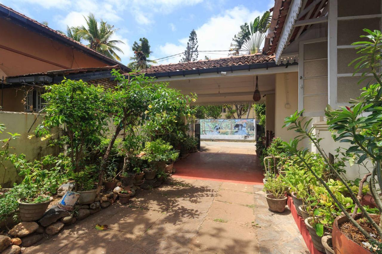 Charming Homestay By The Beach Dehiwala-Mount Lavinia Ngoại thất bức ảnh